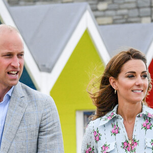 Le prince William et la duchesse Catherine de Cambridge (vêtue d'une robe Emilia Wickstead) visitaient le 5 août 2020 Barry Island, au Pays de Galles.