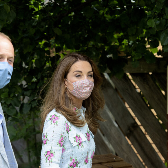 Le prince William et la duchesse Catherine de Cambridge en visite le 5 août 2020 dans une maison de retraite médicalisée de Cardiff au Pays de Galles.