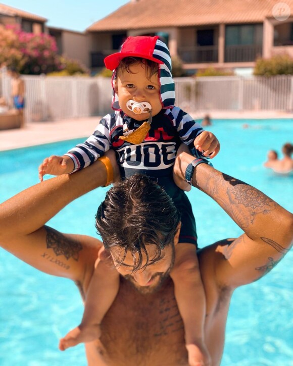 Benoît Assadi et son fils Juliann, le 11 juillet 2020, à la piscine