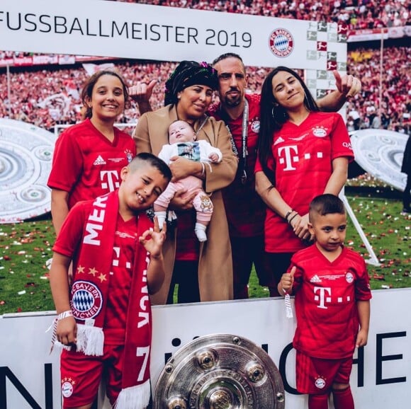 Franck Ribéry avec sa femme Wahibaa et leurs cinq enfants (Hiziya, Shahinez, Seïf el Islam, Mohammed et Keltoum). Le 19 mai 2019.