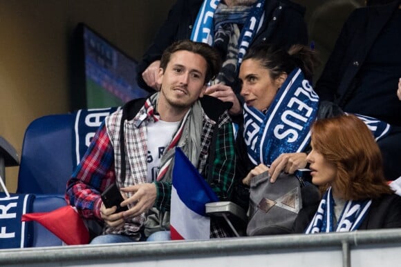 Alessandra Sublet et un ami, Maëva Coucke (Miss France 2018) - People assistent au match des éliminatoires de l'Euro 2020 entre la France et l'Islande au Stade de France à Saint-Denis le 25 mars 2019. La france a remporté le match sur le score de 4-0.