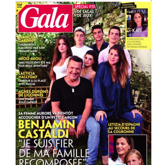 Benjamin Castaldi, sa femme Aurore et leurs enfants respectifs font la couverture du "Gala". Août 2020.