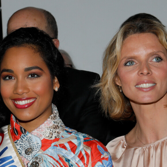 Clémence Botino (Miss France 2020) et Sylvie Tellier - Arrivées au défilé de mode prêt-à-porter automne-hiver 2020/2021 Leonard à Paris. Le 27 février 2020. © Veeren Ramsamy - Christophe Clovis / Bestimage