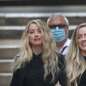 Amber Heard, sa compagne Bianca Butti et sa soeur Whitney Heard à la Cour royale de justice de Londres, le 28 juillet 2020, au dernier jour du procès opposant Johnny Depp au tabloïd anglais The Sun.