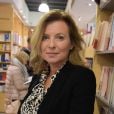 La journaliste Valérie Trierweiler dédicace son nouveau livre "On se donne des nouvelles" à la librairie Filigranes à Bruxelles, Belgique