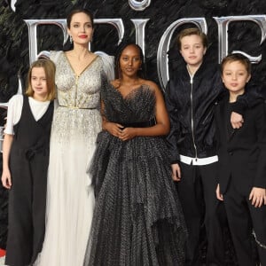 Angelina Jolie avec ses enfants Zahara, Shiloh, Vivienne et Knox, le 9 octobre 2019 à Londres pour la première de "Maléfique : Le Pouvoir du mal ".