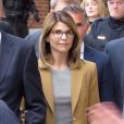 Lori Loughlin et son mari Mossimo Giullanni à la sortie du tribunal de Boston, le 4 mars 2019.