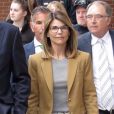Lori Loughlin et son mari Mossimo Giullanni à la sortie du tribunal de Boston, le 4 mars 2019.