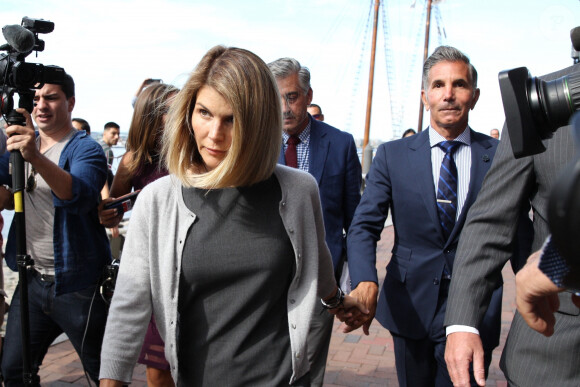 Lori Loughlin et son mari Mossimo Giannulli arrivent au tribunal de Boston. Le 27 août 2019 