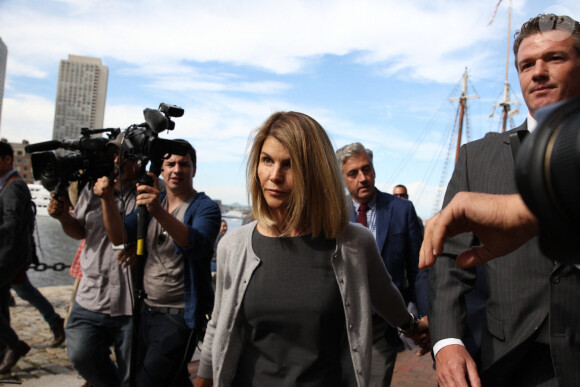 Lori Loughlin et son mari Mossimo Giannulli arrivent au tribunal de Boston. Le 27 août 2019 