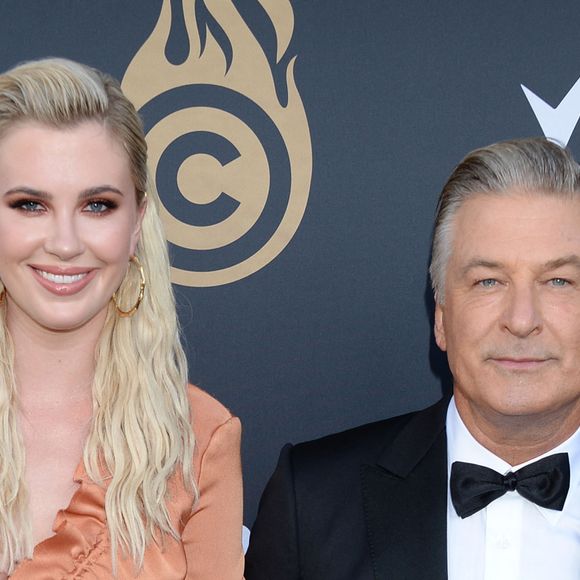 Ireland Baldwin et son père Alec Baldwin - Photocall du Comedy Central Roast of A.Baldwin,The Saban Theatre, Beverly Hills @Agence / Bestimage