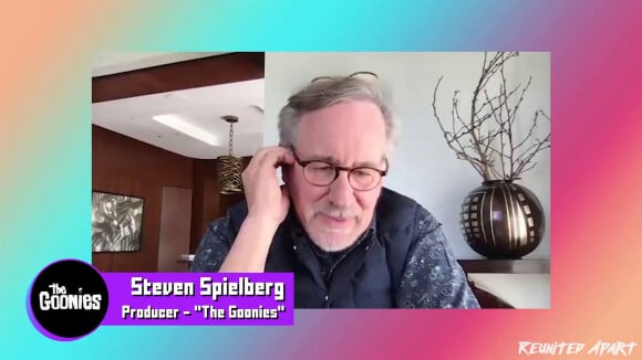 Steven Spielberg, producteur du film - L'équipe du film "The Goonies" réunie au grand complet, 35 ans après, en vidéoconférence pendant le confinement à Los Angeles, le 29 avril 2020.