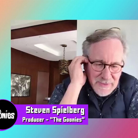 Steven Spielberg, producteur du film - L'équipe du film "The Goonies" réunie au grand complet, 35 ans après, en vidéoconférence pendant le confinement à Los Angeles, le 29 avril 2020.