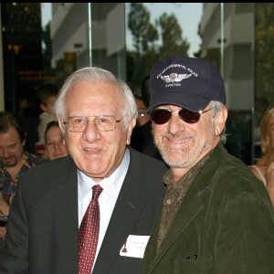 Steven Spielberg et son père Arnold Spielberg - Arrivées aux 78e Annual Academy Awards. Los Angeles. Le 13 février 2006. @Alain Rolland / Maxima Prod / BestImage