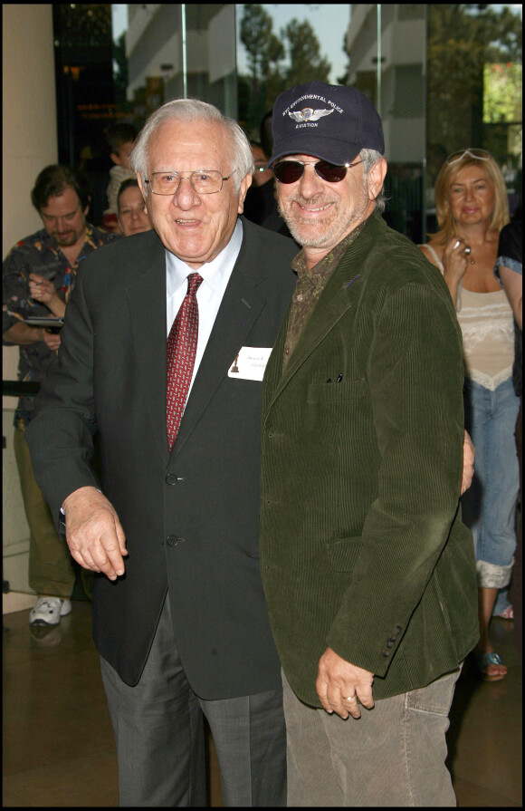 Steven Spielberg et son père Arnold Spielberg - Arrivées aux 78e Annual Academy Awards. Los Angeles. Le 13 février 2006. @Alain Rolland / Maxima Prod / BestImage