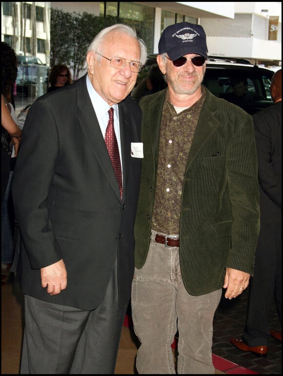 Steven Spielberg et son père Arnold Spielberg - Arrivées aux 78e Annual Academy Awards. Los Angeles. Le 13 février 2006. @Alain Rolland / Maxima Prod / BestImage
