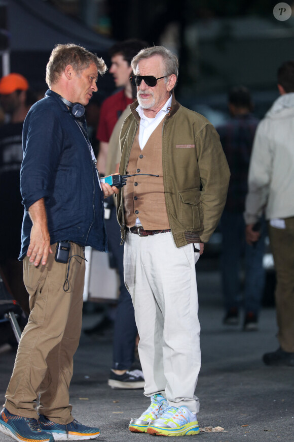Steven Spielberg et Ansel Elgort sur le tournage du film "West Side Story" à New York le 23 juillet 2019. @The ImageDirect / Bestimage