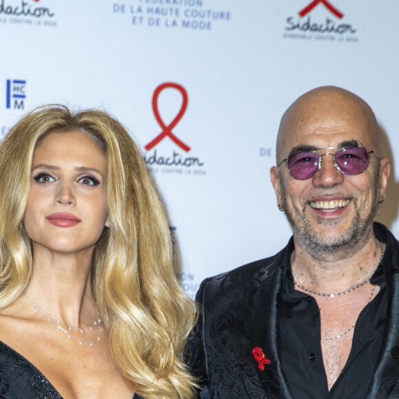 Pascal Obispo et sa femme Julie Hantson lors du photocall de la 18ème édition du "Dîner de la mode du Sidaction" au Pavillon Cambon Capucines - Potel et Chabot à Paris, France, le 23 janvier 2020. © Olivier Borde/Bestimage 