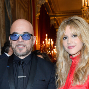 Pascal Obispo et sa femme Julie Hantson lors de l'élévation de L. Renaud au rang de grand-croix de l'ordre national du Mérite, au Palais de l'Elysée à Paris, le 23 mars 2017. © Guirec Coadic/Bestimage 