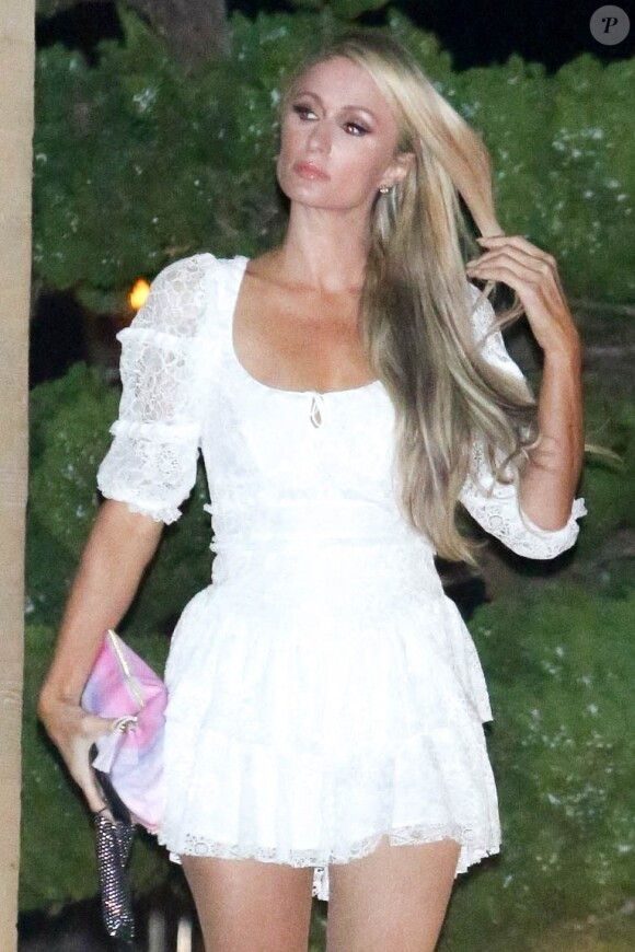 Paris Hilton est allée dîner au restaurant Nobu dans le quartier de Malibu à Los Angeles pendant l'épidémie de coronavirus (Covid-19), le 29 août 2020.