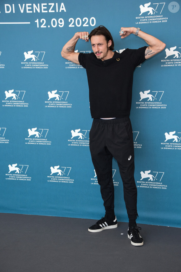 Roméo Elvis - Photocall du film "Mandibules" lors de la 77ème édition du Festival international du film de Venise, la Mostra. Le 5 septembre 2020