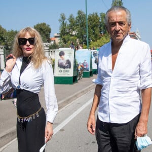 Arielle Dombasle et Bernard Henri-Lévy au Festival du Film de Venise le 6 septembre 2020. 