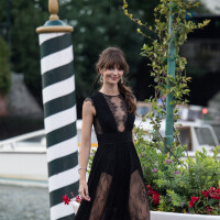 Annabelle Belmondo : Canon en robe transparente à la Mostra de Venise