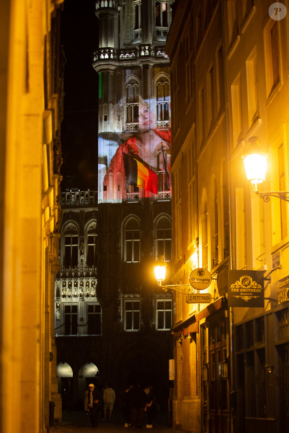 Exclusif - Hommage à Annie Cordy sur la Place de Bruxelles avec des photos projetées sur l'Hôtel de Ville de Bruxelles et la diffusion de ses chansons. Le 7 septembre 2020.