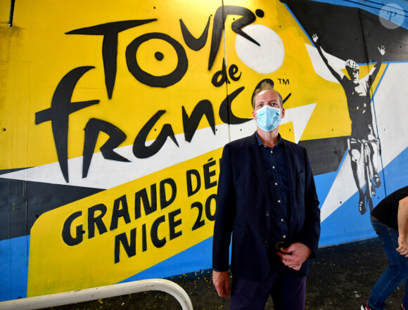 Exclusif - Christian Prudhomme, le directeur du Tour de France, durant le dévoilement des fresques de l'artiste Otom sous le pont du stade Allianz Riviera à Nice (été 2020). © Bruno Bebert / Bestimage