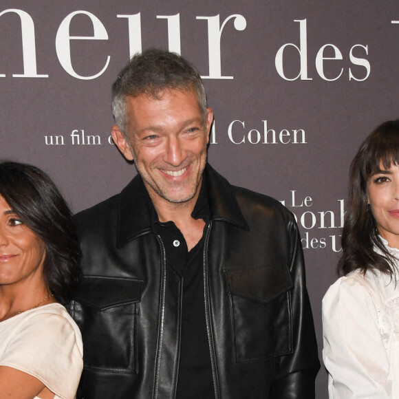 Florence Foresti, Vincent Cassel et Bérénice Bejo - Avant-première du film "Le Bonheur des uns..." au cinéma Pathé Opéra Premier à Paris, le 8 septembre 2020. © Coadic Guirec/Bestimage 