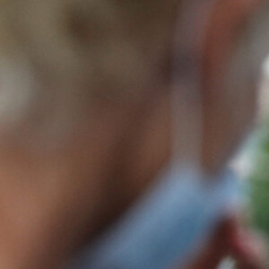 Le président Emmanuel Macron et la première dame Brigitte Macron lors de la Cérémonie du 76ème anniversaire de la libération de la ville de Bormes-les-Mimosas le 17 août 2020. Ils sont accompagnés par François Arizzi, maire de Bormes les Mimosas. © Dominique Jacovides / Bestimage 