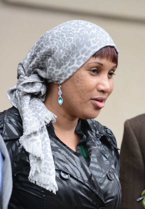 Nafissatou Diallo quitte le tribunal du Bronx a New York, USA. Un accord financier entre Dominique Strauss-Kahn et Nafissatou Diallo qui l'accusait d'agression sexuelle a mis fin ce lundi aux poursuites contre l'ancien patron du FMI à New York.