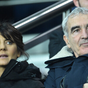 Estelle Denis et son compagnon Raymond Domenech dans les tribunes lors du match de quart de finale de la Coupe de Ligue opposant le Paris Saint-Germain à l'AS Saint-Etienne au Parc des Princes à Paris, France, le 8 janvier 2020. le PSG a gagné 6-1. © Giancarlo Gorassini/Bestimage
