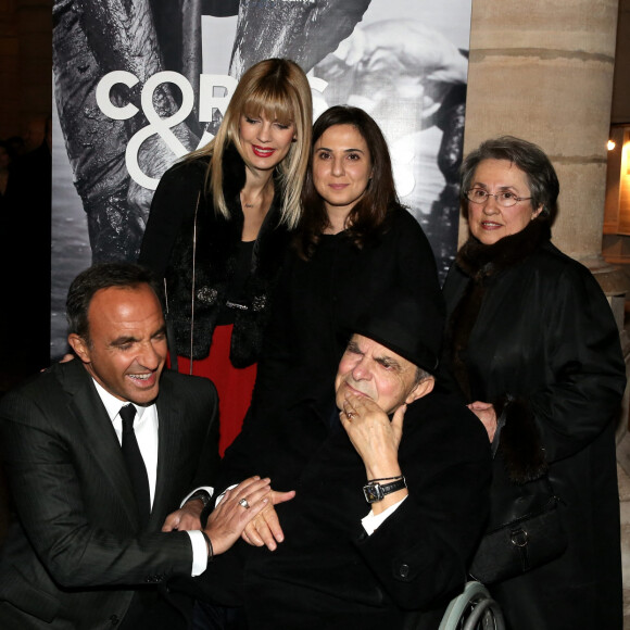 Nikos Aliagas avec sa compagne Tina, sa soeur Maria et ses parents Andreas et Harula - Inauguration de l'exposition photographique de Nikos Aliagas intitulée "Corps et âmes" à la Conciergerie à Paris le 23 Mars 2016. © Dominique Jacovides / Bestimage