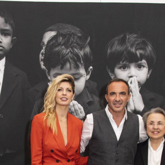 Exclusif - Tina Grigoriou (compagne), Nikos Aliagas, Harula Aliagas (mère), Maria Aliagas (soeur) et son compagnon Nikos - N.Aliagas lance son exposition "L'EPREUVE DU TEMPS - INSTANTS PHOTOGRAPHIQUES" et de la sortie de son livre "L'EPREUVE DU TEMPS" sur le toit de la grande Arche de la Défense à Paris, France, le 25 octobre 2018. © Pierre Perusseau/Bestimage 