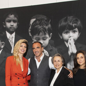 Exclusif - Tina Grigoriou (compagne), Nikos Aliagas, Harula Aliagas (mère), Maria Aliagas (soeur) et son compagnon Nikos - N.Aliagas lance son exposition "L'EPREUVE DU TEMPS - INSTANTS PHOTOGRAPHIQUES" et de la sortie de son livre "L'EPREUVE DU TEMPS" sur le toit de la grande Arche de la Défense à Paris, France, le 25 octobre 2018. © Pierre Perusseau/Bestimage