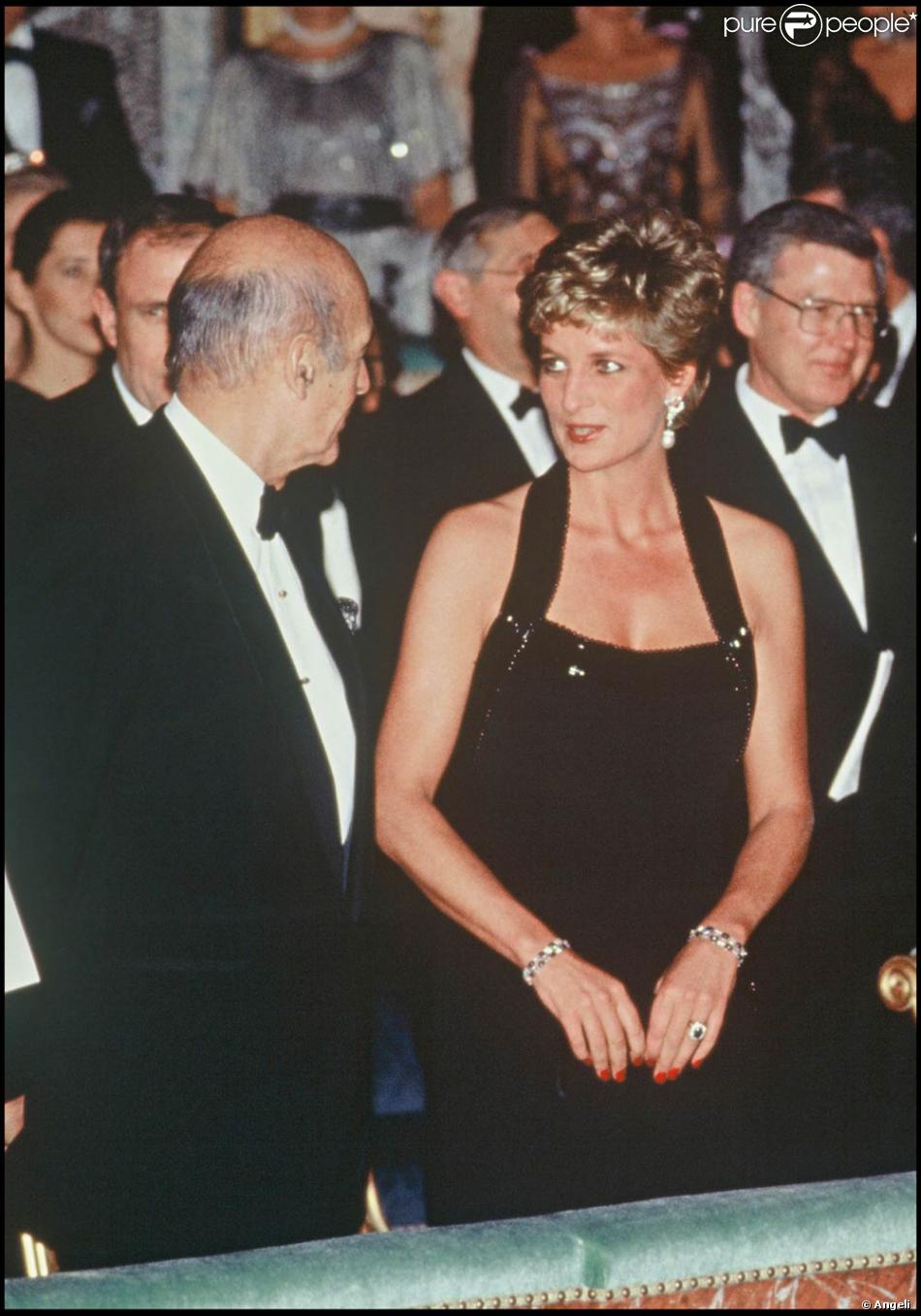 Valery Giscard D Estaing Et Lady Diana A Versailles En 1994 Purepeople