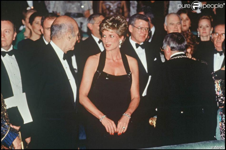 Valery Giscard D Estaing Et Lady Diana En 1994 A Versailles Purepeople