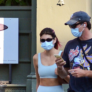 Exclusif - Kaia Gerber et son nouveau compagnon Jacob Eldori à la sortie de leur cours de gym à New York pendant l'épidémie de coronavirus (Covid-19). Après avoir été en couple avec J. King, sa co-star dans The Kissing Booth, et ensuite avec Zendaya, avec qui il a joué dans Euphoria, l'acteur de 23 ans se serait rapproché de Kaia. Ils ont en effet été photographiés à plusieurs reprises ensemble en ce début du mois de septembre 2020. le 13 septembre 2020