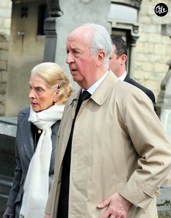 Edouard Balladur et sa femme Marie-Josee - Obseques de Antoine Veil au cimetiere du Montparnasse a Paris le 15 avril 2013.