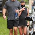 Exclusif - Lea Michele enceinte se promène avec son mari Zandy Reich et sa mère Edith Sarfati dans le quartier de Santa Monica à Los Angeles pendant l'épidémie de coronavirus (Covid-19), le 17 août 2020