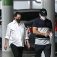 Exclusif - Lea Michele enceinte à la sortie d'un rendez-vous médical en compagnie de son mari Zandy Reich dans le quartier de Santa Monica à Los Angeles pendant l'épidémie de coronavirus (Covid-19), le 13 août 2020