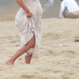 Exclusif - Lea Michele enceinte passe la journée avec son mari Zandy Reich et sa mère Edith sur la plage à Santa Monica, Los Angeles, le 4 août 2020.