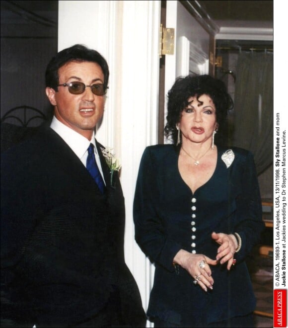 Silvester Stallone et sa mère Jackie Stallone au mariage du Dr Stephen Marcus Levine. Los Angeles. Le 13 novembre 1998. © ABACA