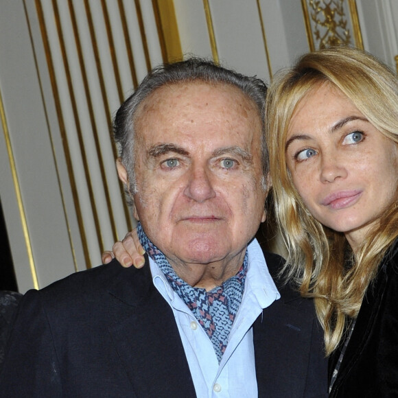 Guy Beart et Emmanuelle Beart - Remise de decoration par Aurelie Filippetti à Emmanuelle Beart " Officier de l'ordre des Arts et des Lettres" et à Ang Lee "Chevalier de l'ordre des Arts et des Lettres" au Ministere de la Culture à Paris.