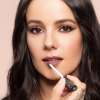 Alizée devient égérie de la marque KVD Vegan Beauty.