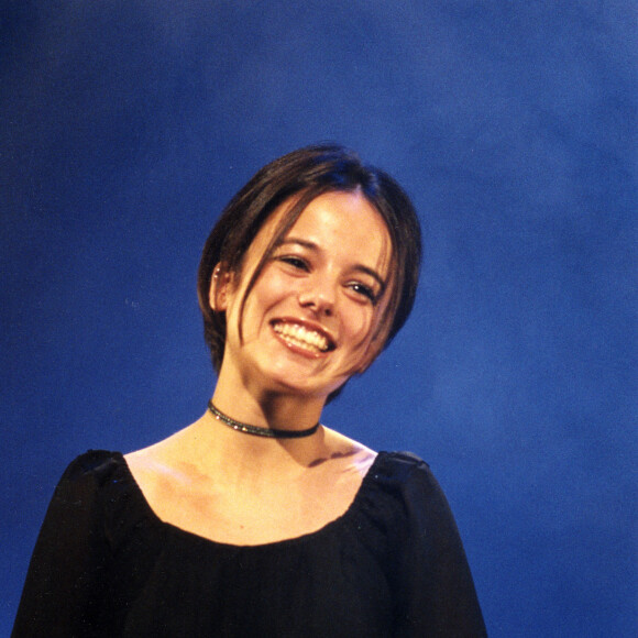 Alizée en concert, en 2000.