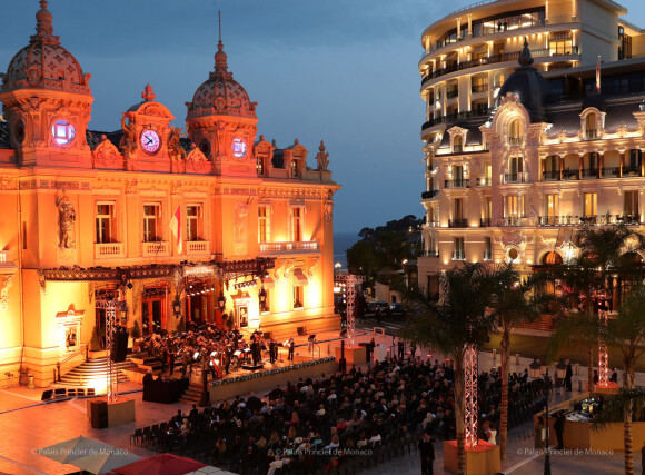 La famille princière de Monaco assiste à un concert en plein air sur la Place du Casino de Monaco, le 19 septembre 2020.