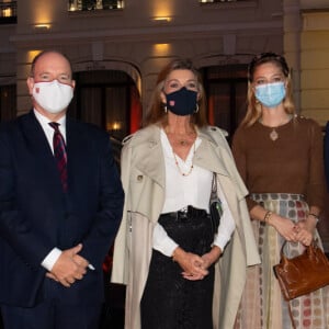 Béatrice Borromeo, le prince Albert de Monaco, la princesse Caroline de Monaco - La famille princière de Monaco assiste à un concert en plein air sur la Place du Casino de Monaco, 2020.