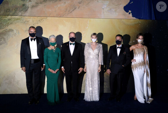 Milutin Gatsby, Helen Mirren, le prince Albert II de Monaco, la princesse Charlène, Andy Garcia, Kate Beckinsale lors du photocall du gala "Monte-Carlo Gala for Planetary Health" organisé par la Fondation Prince Albert II de Monaco le 24 septembre 2020. © Jean-François Ottonello / Nice Matin / Bestimage